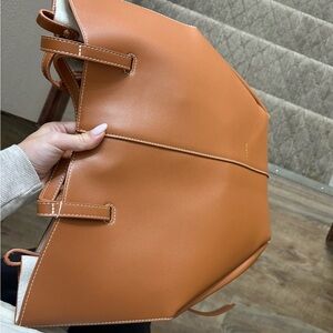 Elegant Tan Leather Tote Bag